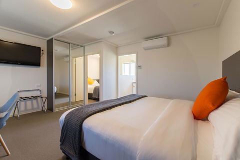 Mick O\'Sheas - Whitsundays Accommodation 14