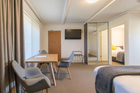 Mick O\'Sheas - Whitsundays Accommodation 5