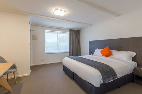 Mick O\'Sheas - Whitsundays Accommodation 9