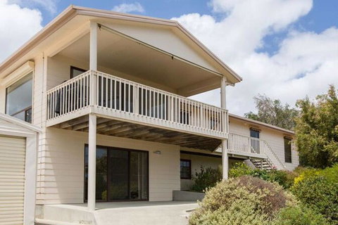 Bimbadeen - Whitsundays Accommodation 0