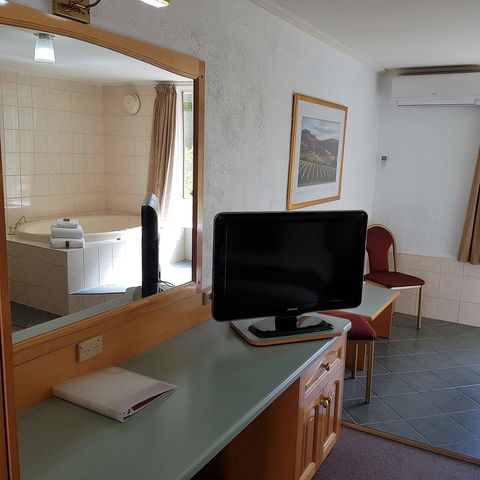 Barossa Weintal Hotel - Whitsundays Accommodation 10