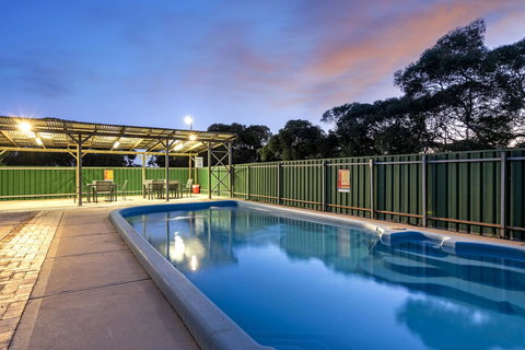 Border Village Roadhouse - Whitsundays Accommodation 4