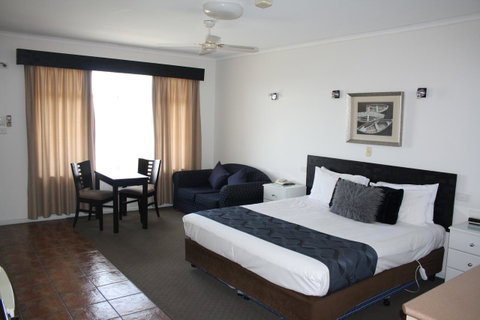 Lakeview Motel And Apartments - Whitsundays Accommodation 1