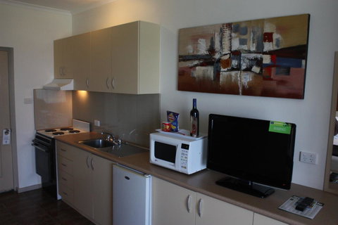 Lakeview Motel And Apartments - Whitsundays Accommodation 11