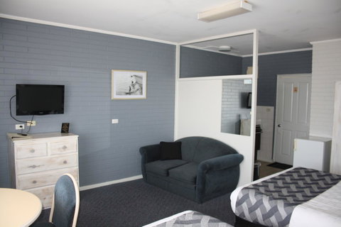 Lakeview Motel And Apartments - Whitsundays Accommodation 14