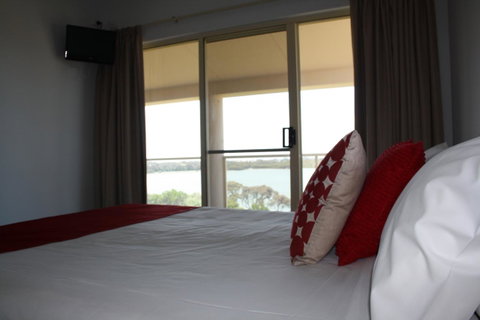 Lakeview Motel And Apartments - Whitsundays Accommodation 4