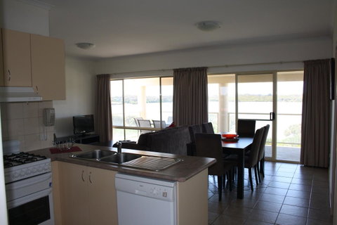 Lakeview Motel And Apartments - Whitsundays Accommodation 5