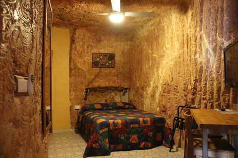 The Underground Motel - Whitsundays Accommodation 5