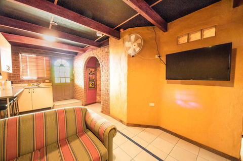 The Underground Motel - Whitsundays Accommodation 16