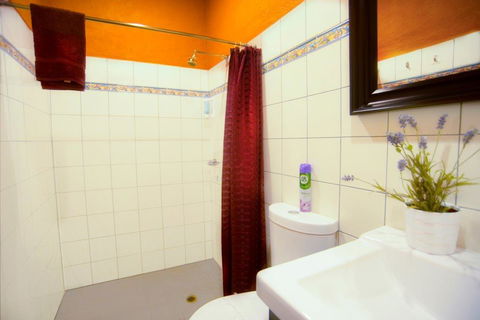 The Underground Motel - Whitsundays Accommodation 17