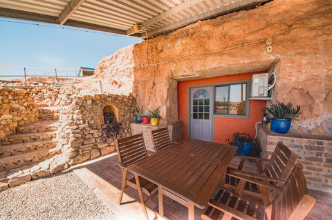 The Underground Motel - Whitsundays Accommodation 13