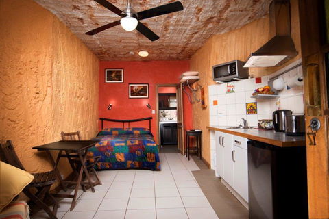 The Underground Motel - Whitsundays Accommodation 19