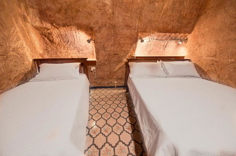 The Underground Motel - Whitsundays Accommodation 6