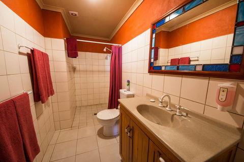 The Underground Motel - Whitsundays Accommodation 10