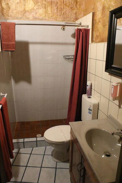 The Underground Motel - Whitsundays Accommodation 4