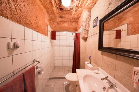 The Underground Motel - Whitsundays Accommodation 7