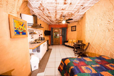 The Underground Motel - Whitsundays Accommodation 18
