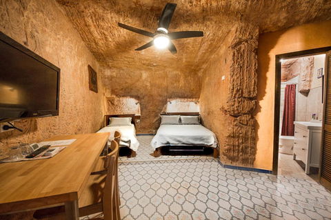 The Underground Motel - Whitsundays Accommodation 9