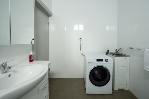 City Centre Motel Hotel - Whitsundays Accommodation 26