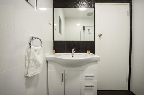 City Centre Motel Hotel - Whitsundays Accommodation 22