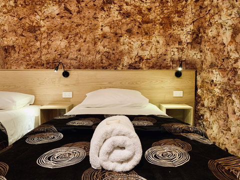 The Lookout Cave Underground Motel - Whitsundays Accommodation 2