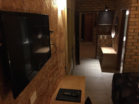 The Lookout Cave Underground Motel - Whitsundays Accommodation 26