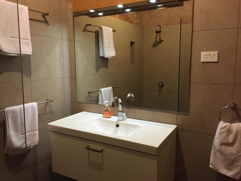 The Lookout Cave Underground Motel - Whitsundays Accommodation 30