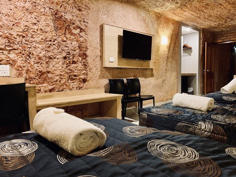The Lookout Cave Underground Motel - Whitsundays Accommodation 3