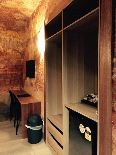 The Lookout Cave Underground Motel - Whitsundays Accommodation 36