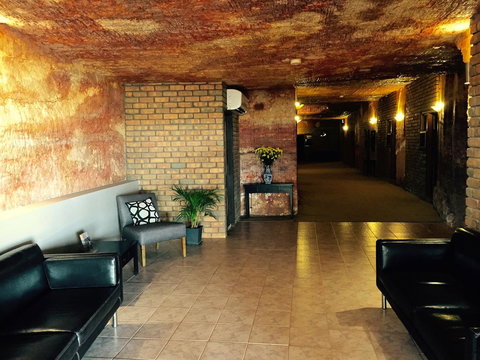 The Lookout Cave Underground Motel - Whitsundays Accommodation 18