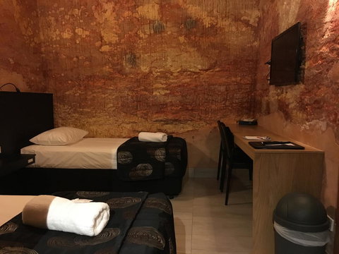 The Lookout Cave Underground Motel - Whitsundays Accommodation 12