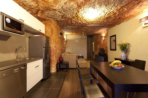 The Lookout Cave Underground Motel - Whitsundays Accommodation 21
