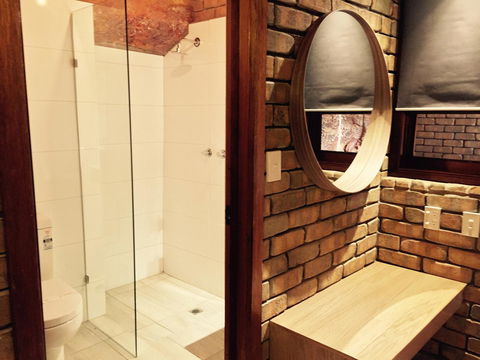 The Lookout Cave Underground Motel - Whitsundays Accommodation 32