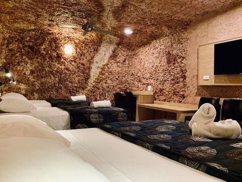 The Lookout Cave Underground Motel - Whitsundays Accommodation 5