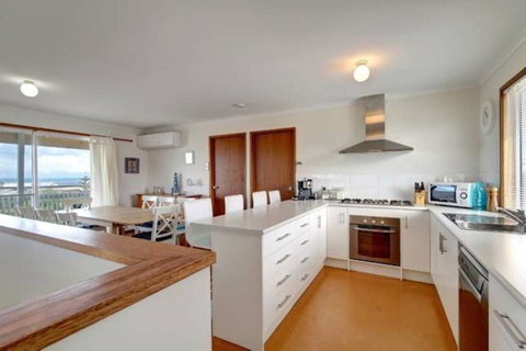 SeaWatch-Sea Views - Whitsundays Accommodation 3