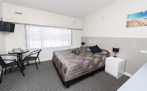 Blue Lake Motel - Whitsundays Accommodation 7