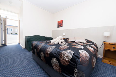 Blue Lake Motel - Whitsundays Accommodation 13