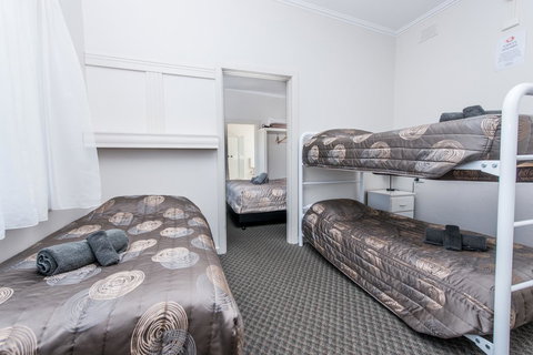 Blue Lake Motel - Whitsundays Accommodation 8