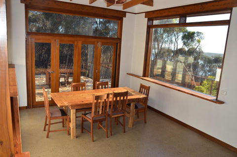 Of Stone & Wood Guesthouse - Whitsundays Accommodation 4