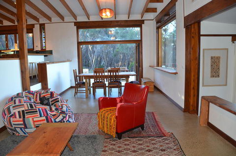 Of Stone & Wood Guesthouse - Whitsundays Accommodation 5