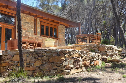 Of Stone & Wood Guesthouse - Whitsundays Accommodation 22
