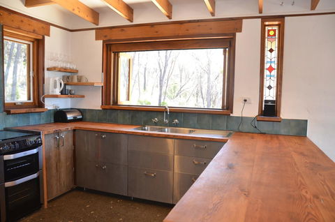Of Stone & Wood Guesthouse - Whitsundays Accommodation 10