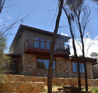 Of Stone and Wood Guesthouse - Whitsundays Accommodation