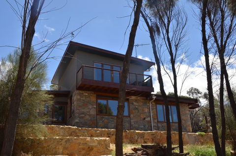 Of Stone & Wood Guesthouse - Whitsundays Accommodation 0