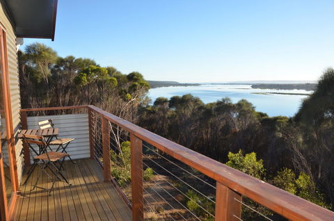Of Stone & Wood Guesthouse - Whitsundays Accommodation 2