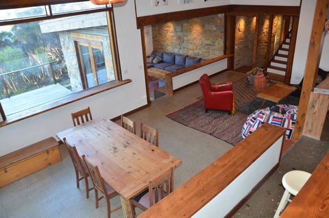 Of Stone & Wood Guesthouse - Whitsundays Accommodation 6