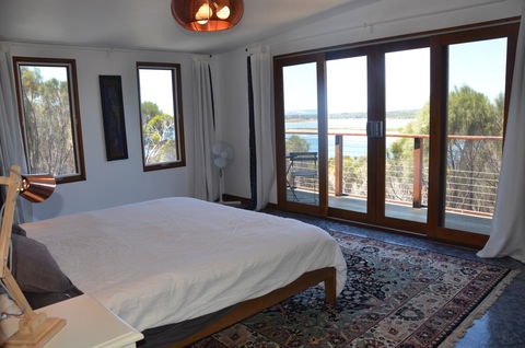 Of Stone & Wood Guesthouse - Whitsundays Accommodation 12