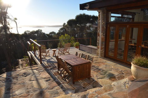 Of Stone & Wood Guesthouse - Whitsundays Accommodation 17