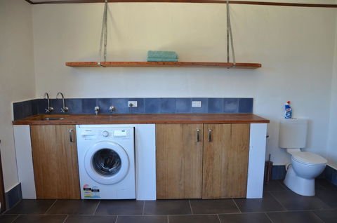 Of Stone & Wood Guesthouse - Whitsundays Accommodation 15