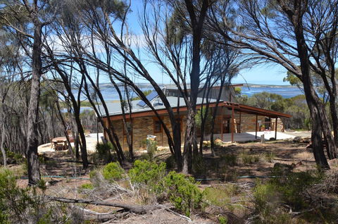 Of Stone & Wood Guesthouse - Whitsundays Accommodation 18